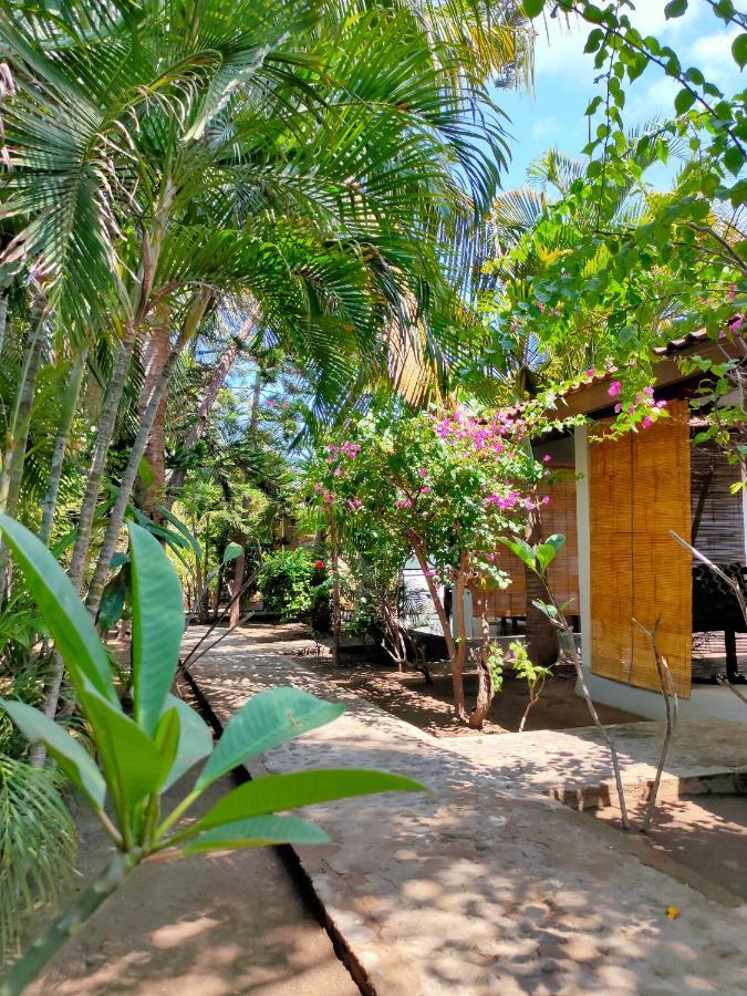 Bale Sampan Bungalows Gili Trawangan Exterior foto